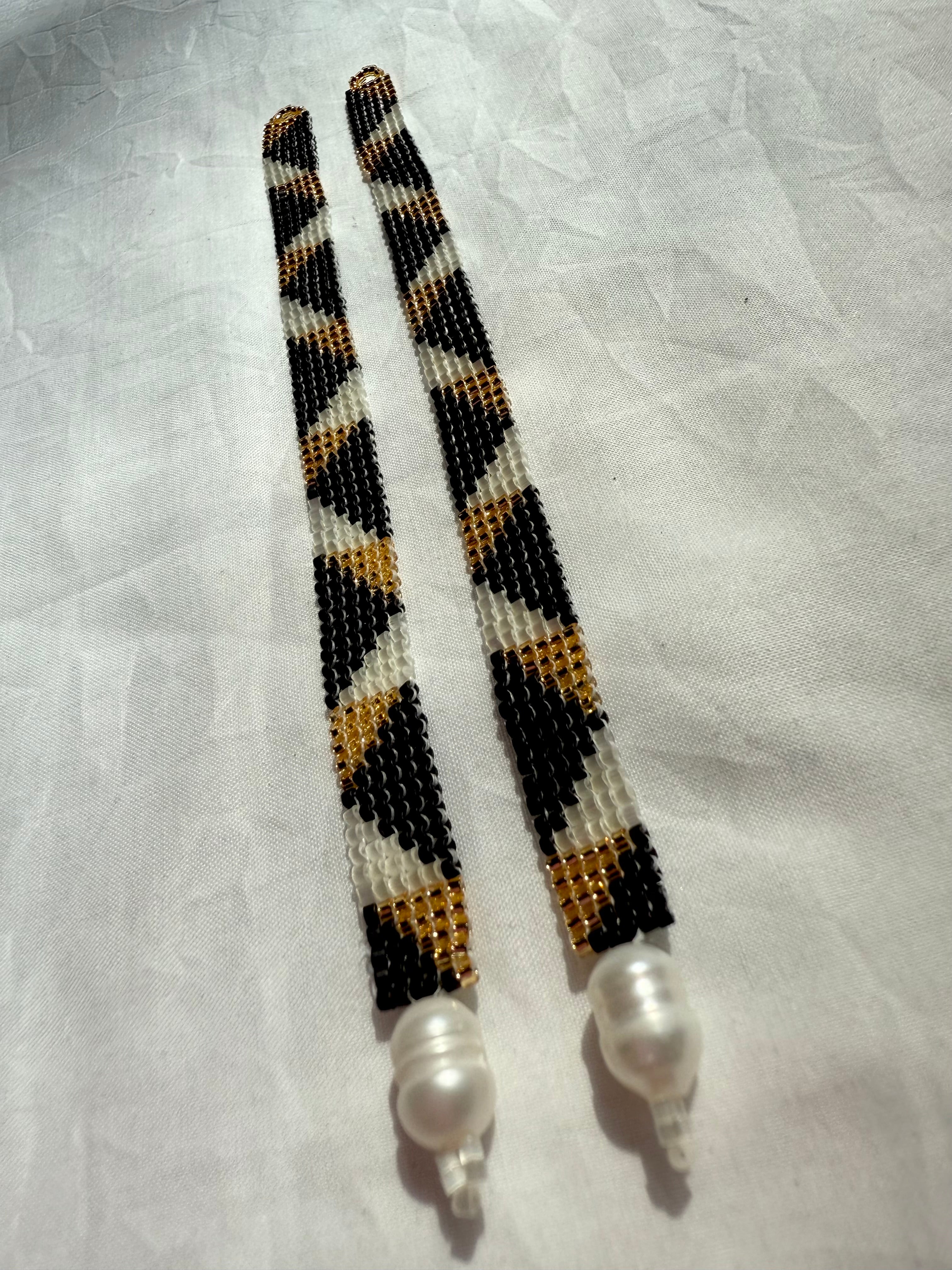 Earrings Of a Royal Vibration