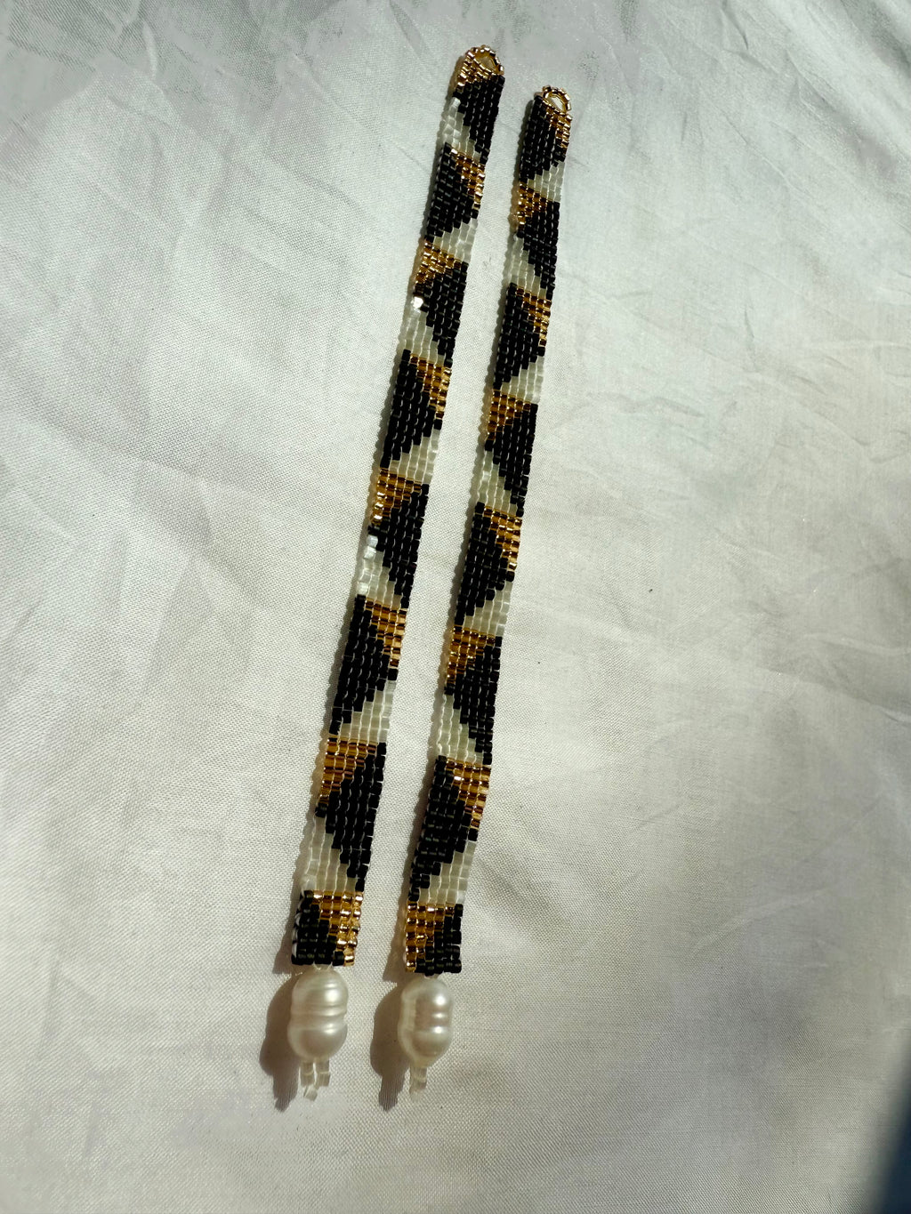 Earrings Of a Royal Vibration