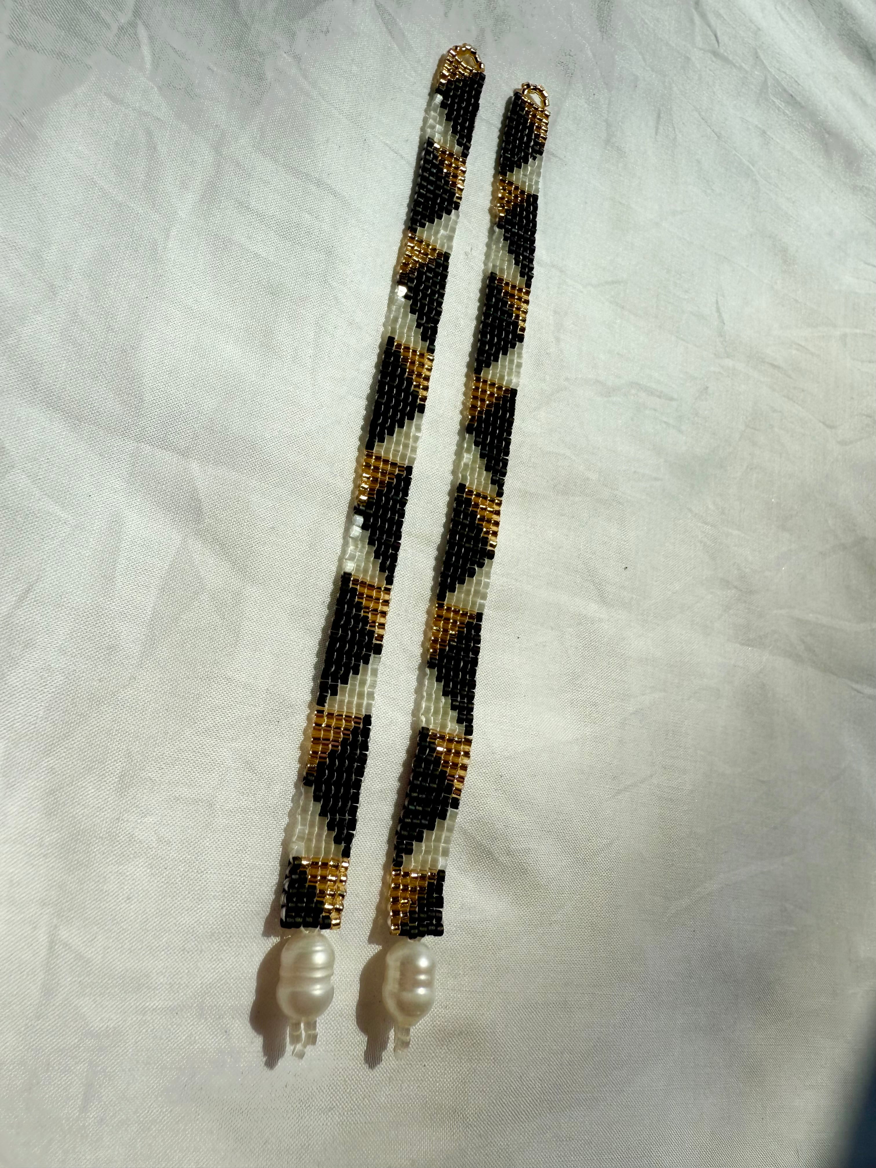Earrings Of a Royal Vibration