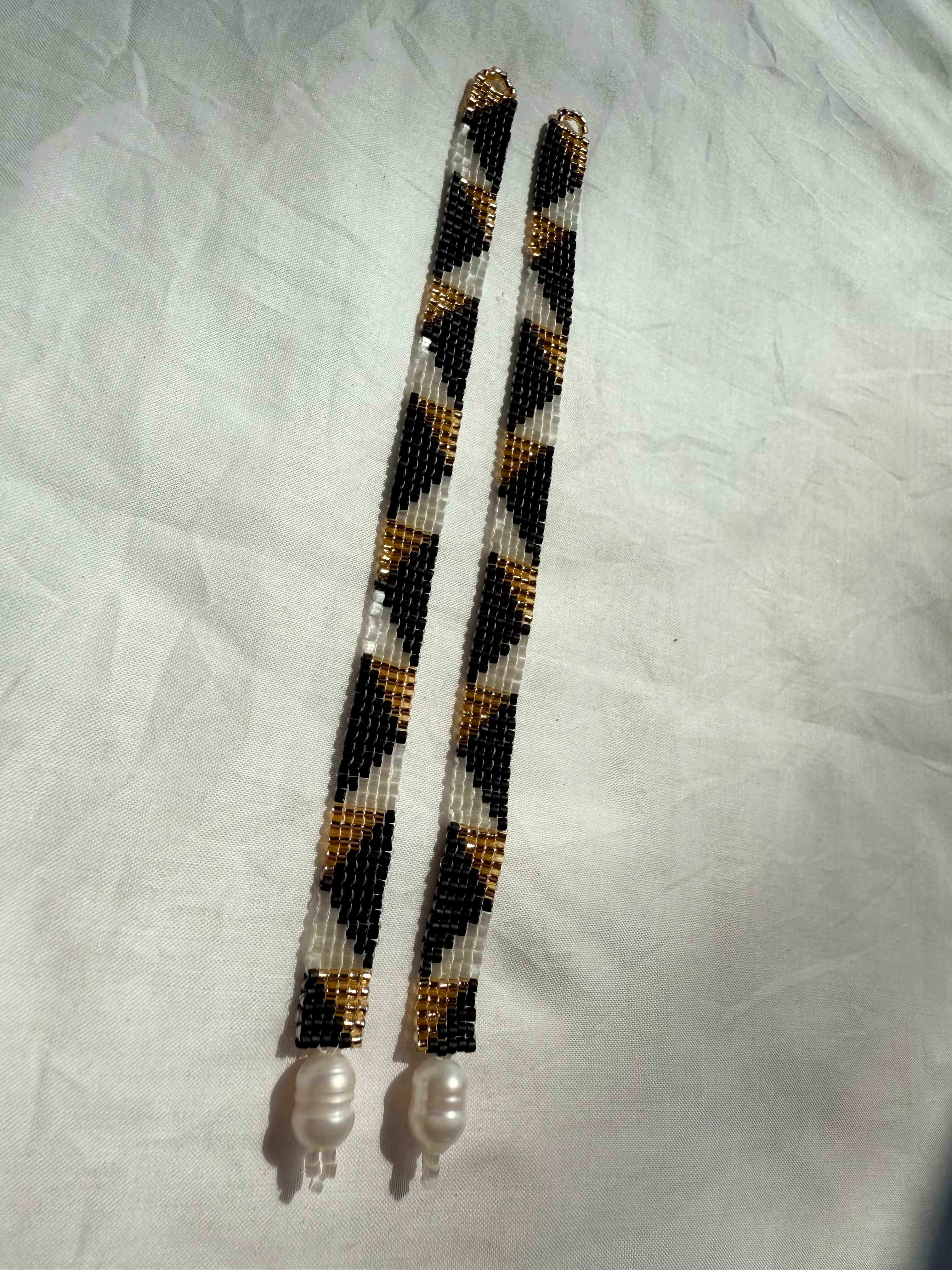 Earrings Of a Royal Vibration