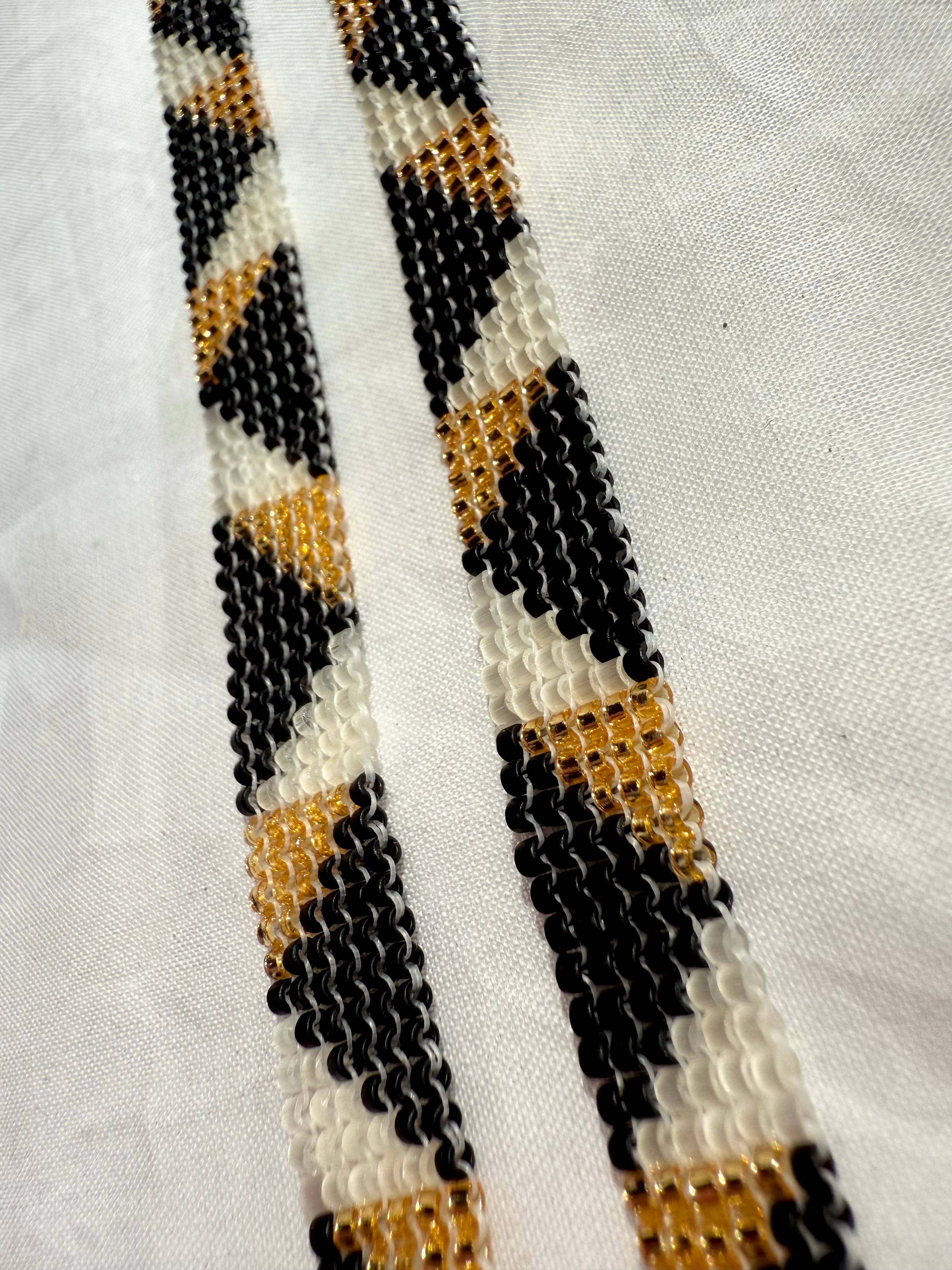 Earrings Of a Royal Vibration